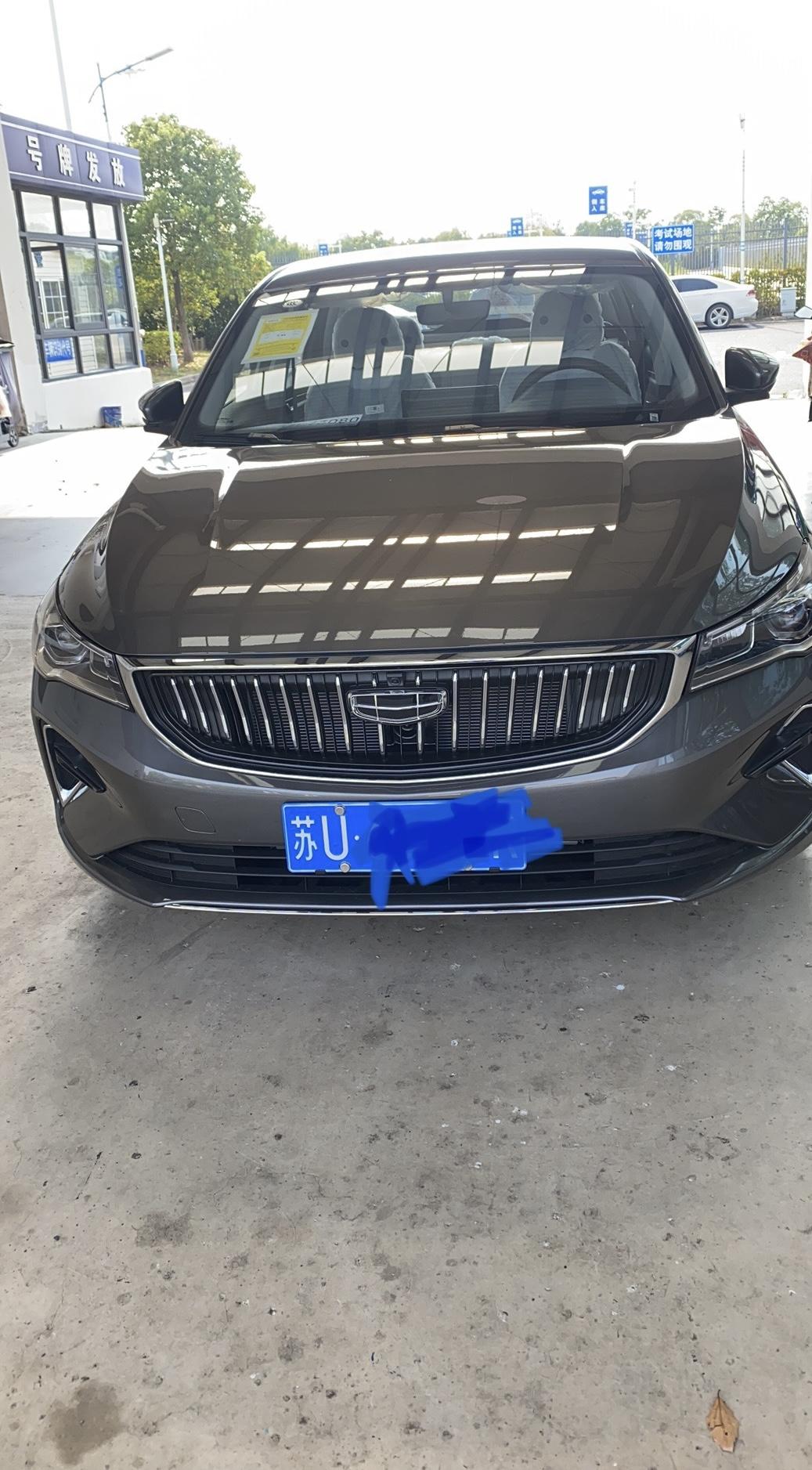 4代帝豪的行车记录仪储存卡位置在哪里啊??