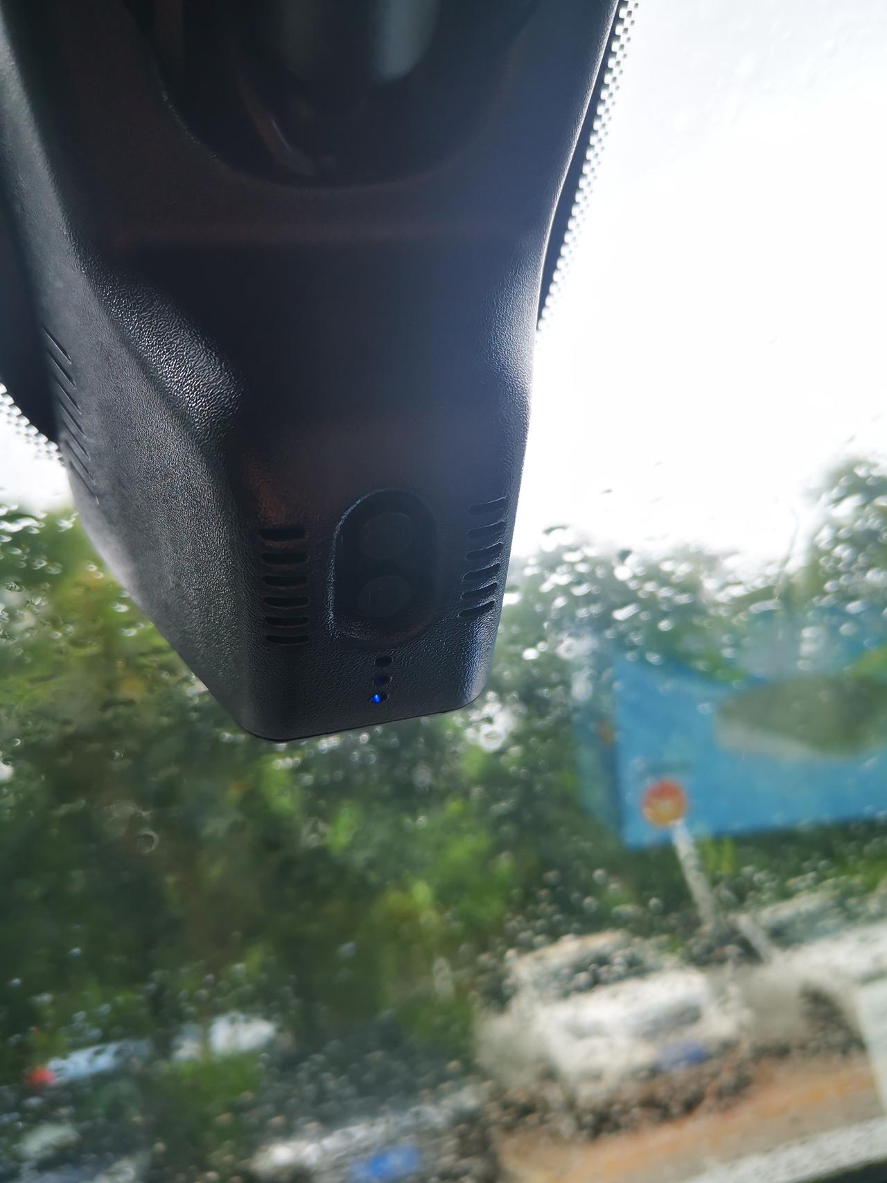 雪佛兰迈锐宝XL 原厂行车记录仪一直亮蓝灯咋回事？怎么解决？第一次使用。