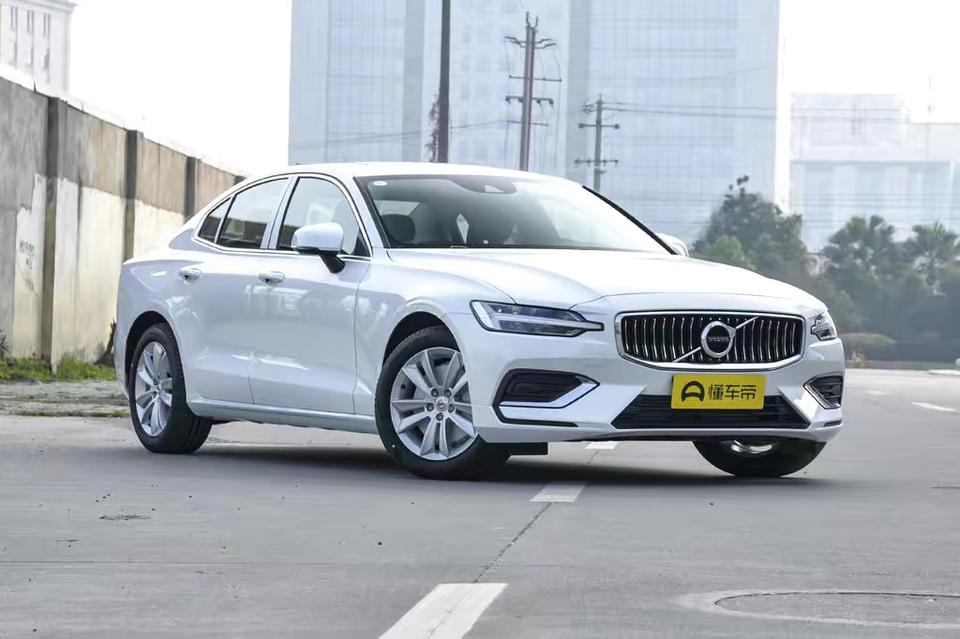 沃尔沃S60 沃尔沃s60与V60应该选那款 更适合年轻人  本人小白一个  希望各位大哥普及一下 简单介绍一下  感谢