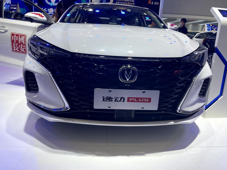 长安逸动 济南有提车的吗，尊贵1.4t的多少钱？  首付5万多少落地合适