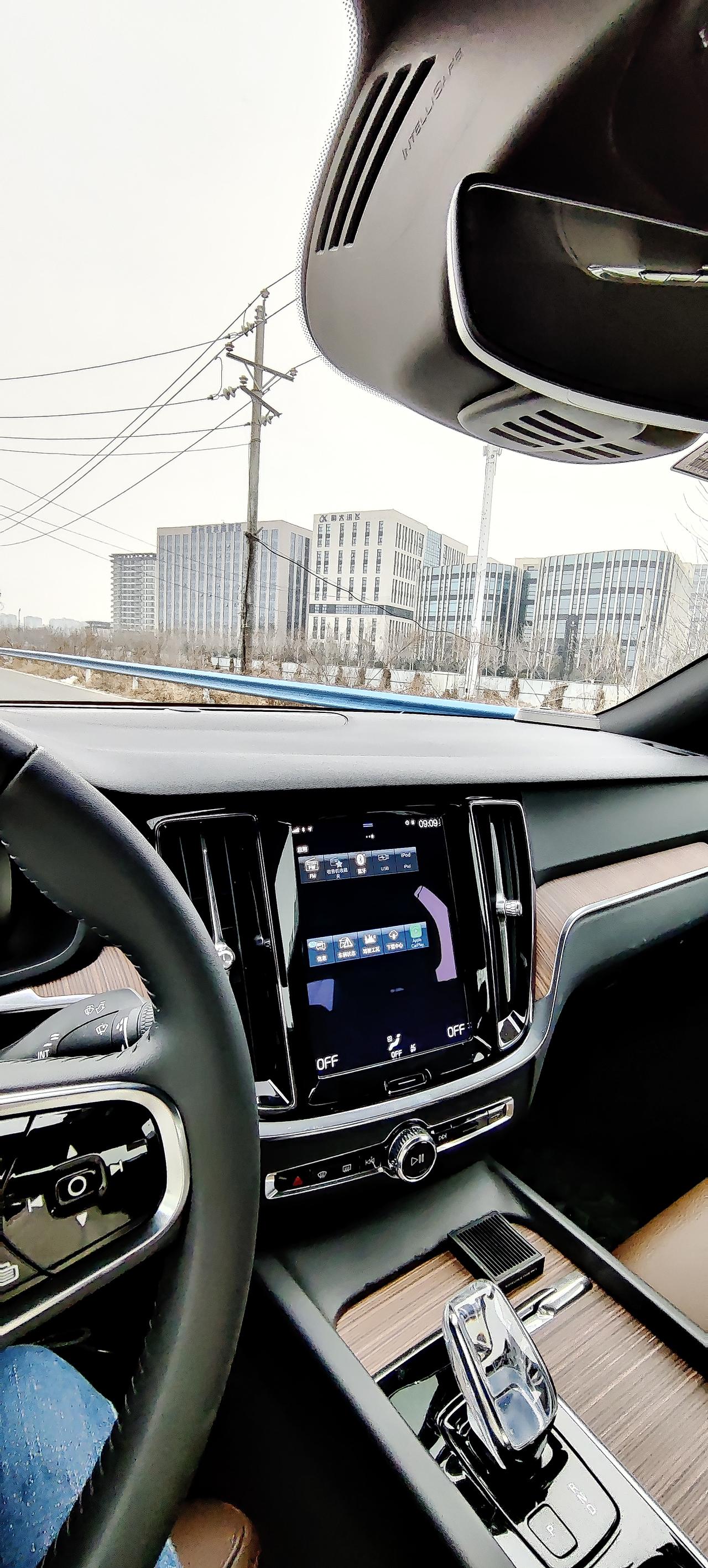 沃尔沃S60 提车快一个月了，被中控搞的头都大了……没苹果用不了carplay，各位大神有没有什么方式可以连上安卓机的