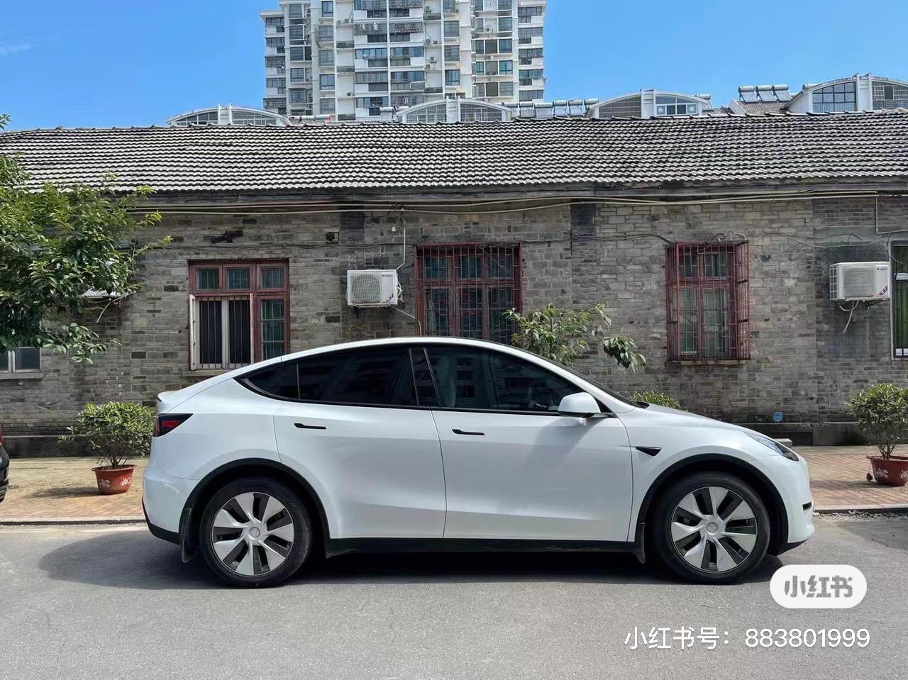 特斯拉Model Y 20寸轮毂的转弯半径和19寸一样么？这个问题有点难，我估计没人能回答上来。