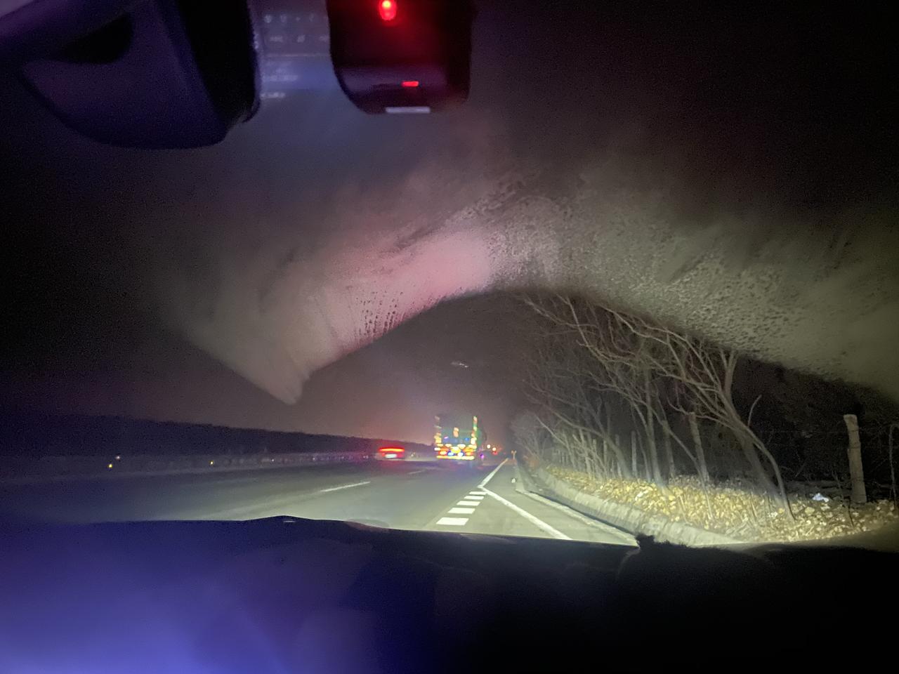 雪佛兰迈锐宝XL 迈锐宝xl  在跑高速的路上，冬天室外温度降到0度以下，前挡风玻璃迅速起雾，大家是怎么解决这个问题了？