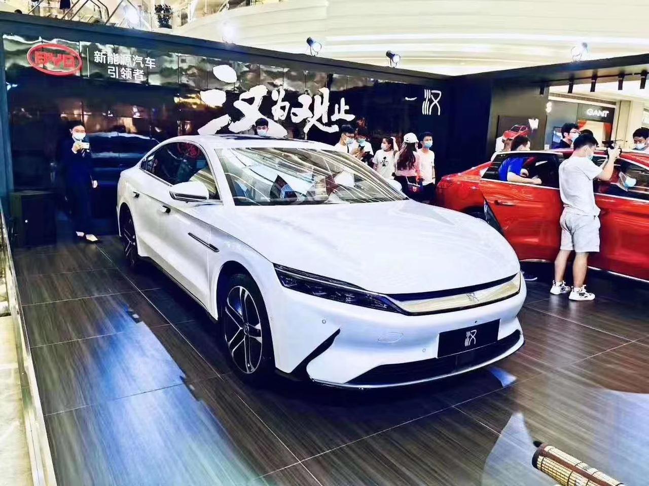 比亚迪汉EV 实车  好看吗