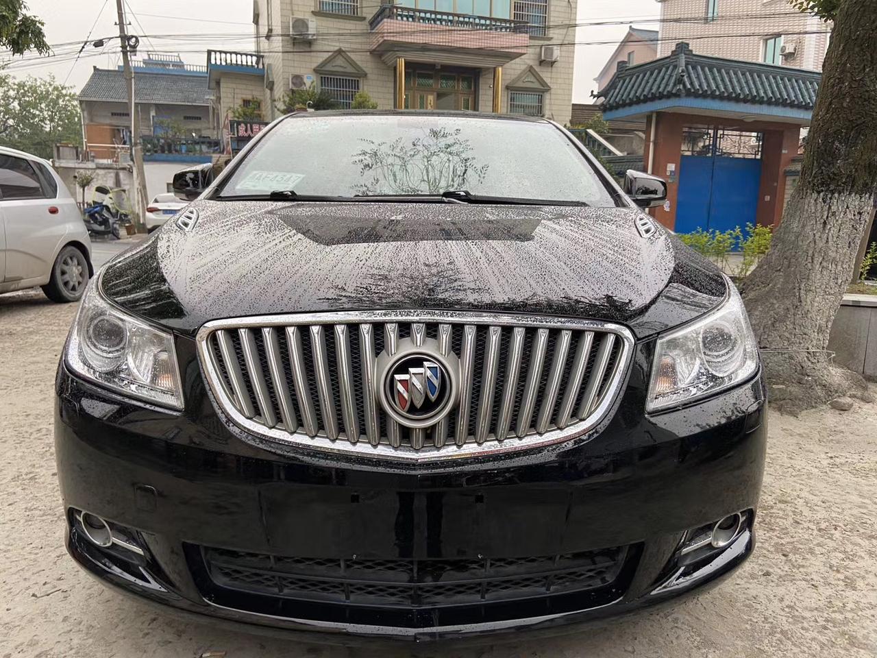 别克君越 请求大师答案我这个车刚买的收到2010年的车跑有210000公里不到我想换变速箱油可昨天在维修店想换变速箱油维