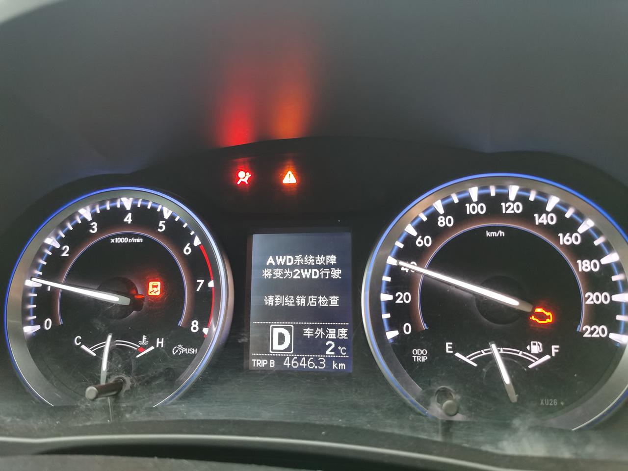 丰田汉兰达 各位大神AWD变两2WD是什么意思，用不用管它，之前也出现过两次，都是自己消失的……？