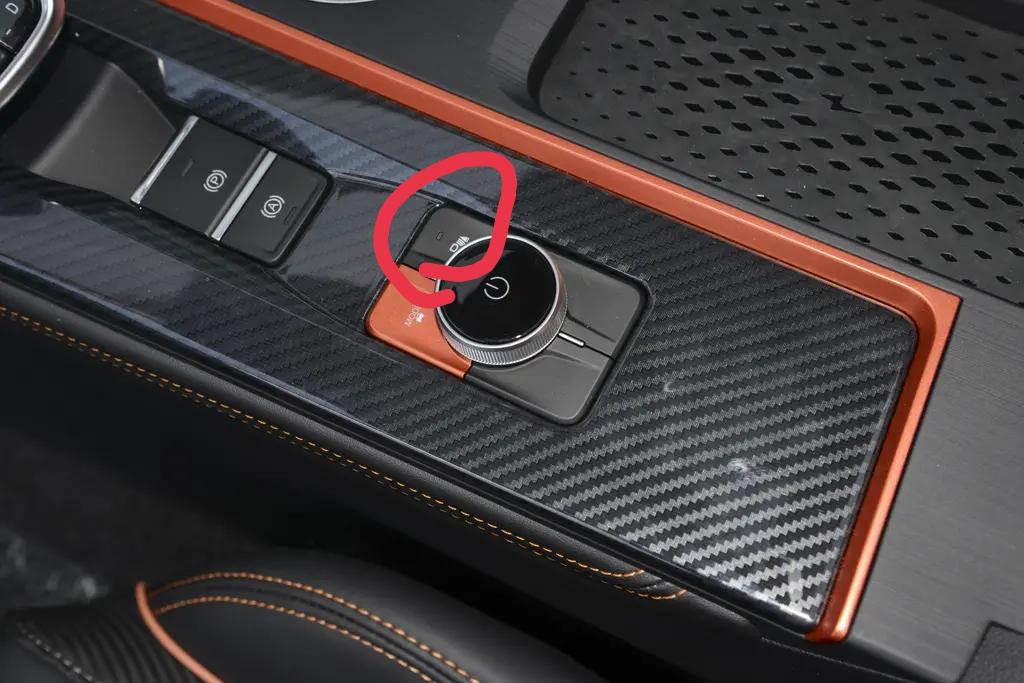 奇瑞艾瑞泽5 GT 1.图1的按钮是啥啊？2.自动启停是点亮了关还是这样就是关，为啥我点亮了以后，等红灯的时候，转速也变