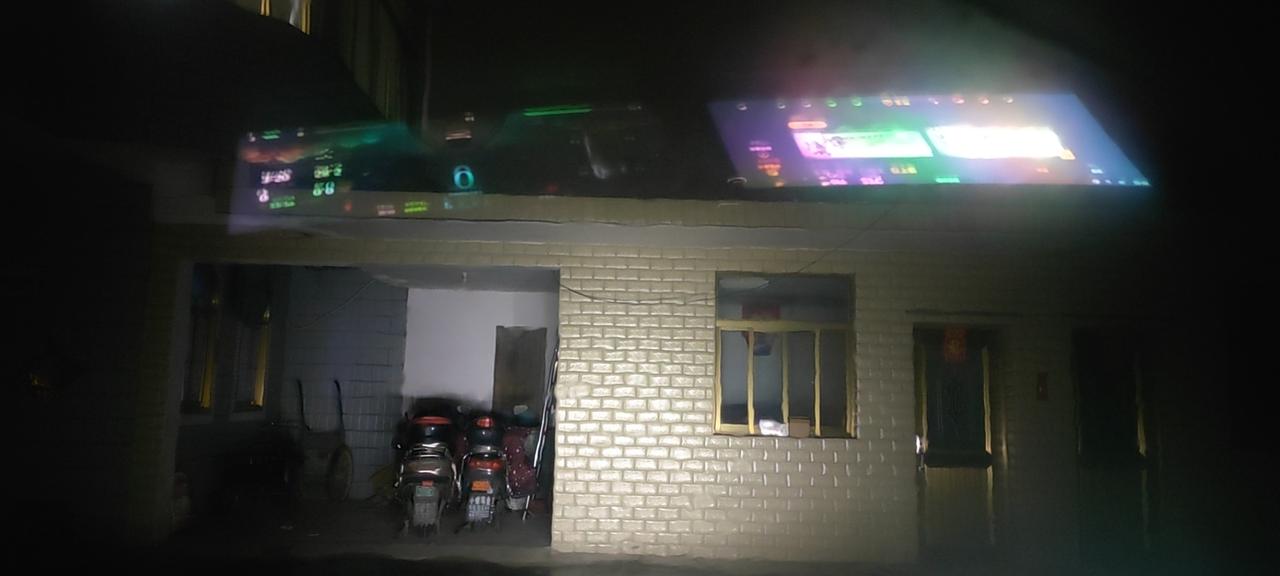 哪吒哪吒U 今天刚提车，晚上仪表屏幕跟中控屏幕照到前档跟主驾门玻璃上，特别严重，有车友遇到这种情况吗？怎么解决的。跪求