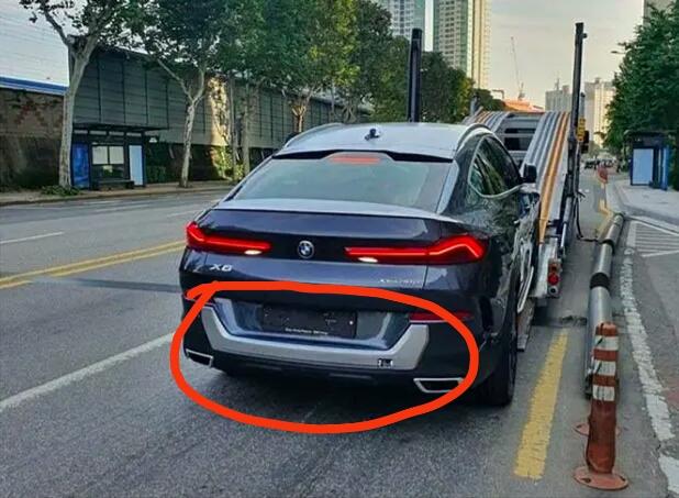 宝马X6 新款宝马x6   这款车型怎么不一样？这样感觉好看一些  自己改的？还是选装的？