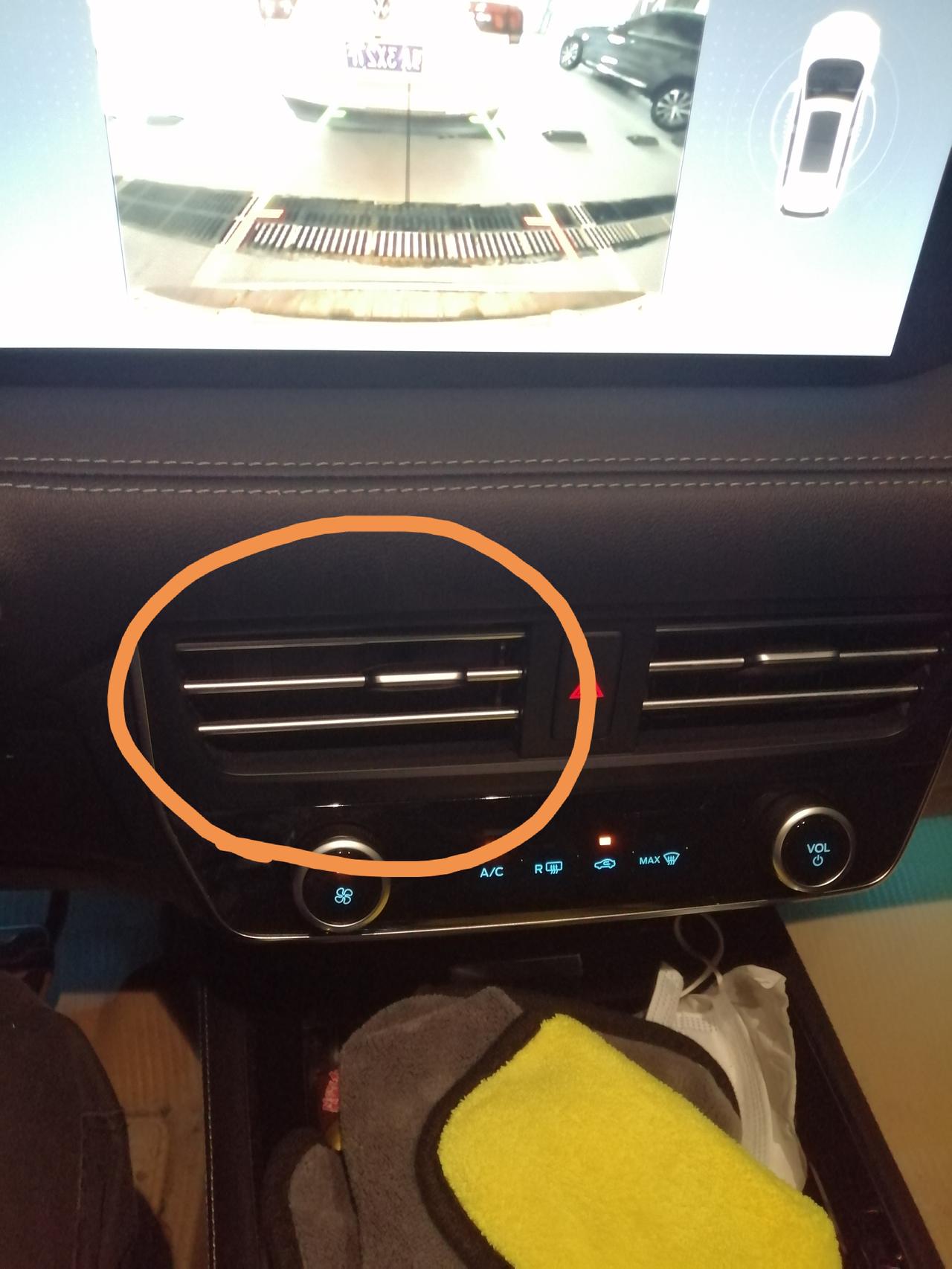 福特锐界 今天突然发现，主控下主驾驶位侧的出风口的风速，相比其他出风口（包括主控下副驾驶侧）小的可伶，大家的车都是这样么
