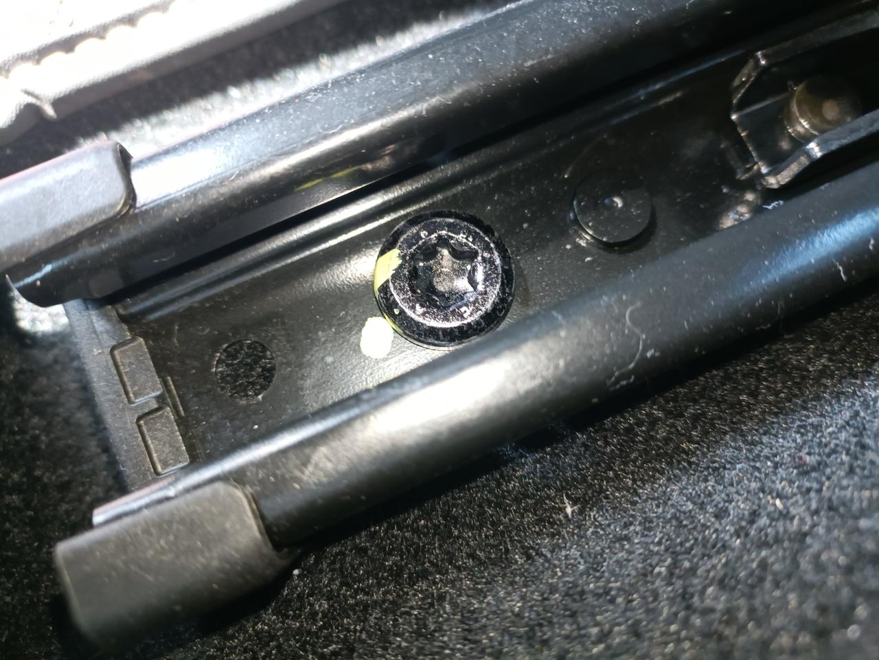 哈弗赤兔 刚买的车这样是不是座椅被动过？