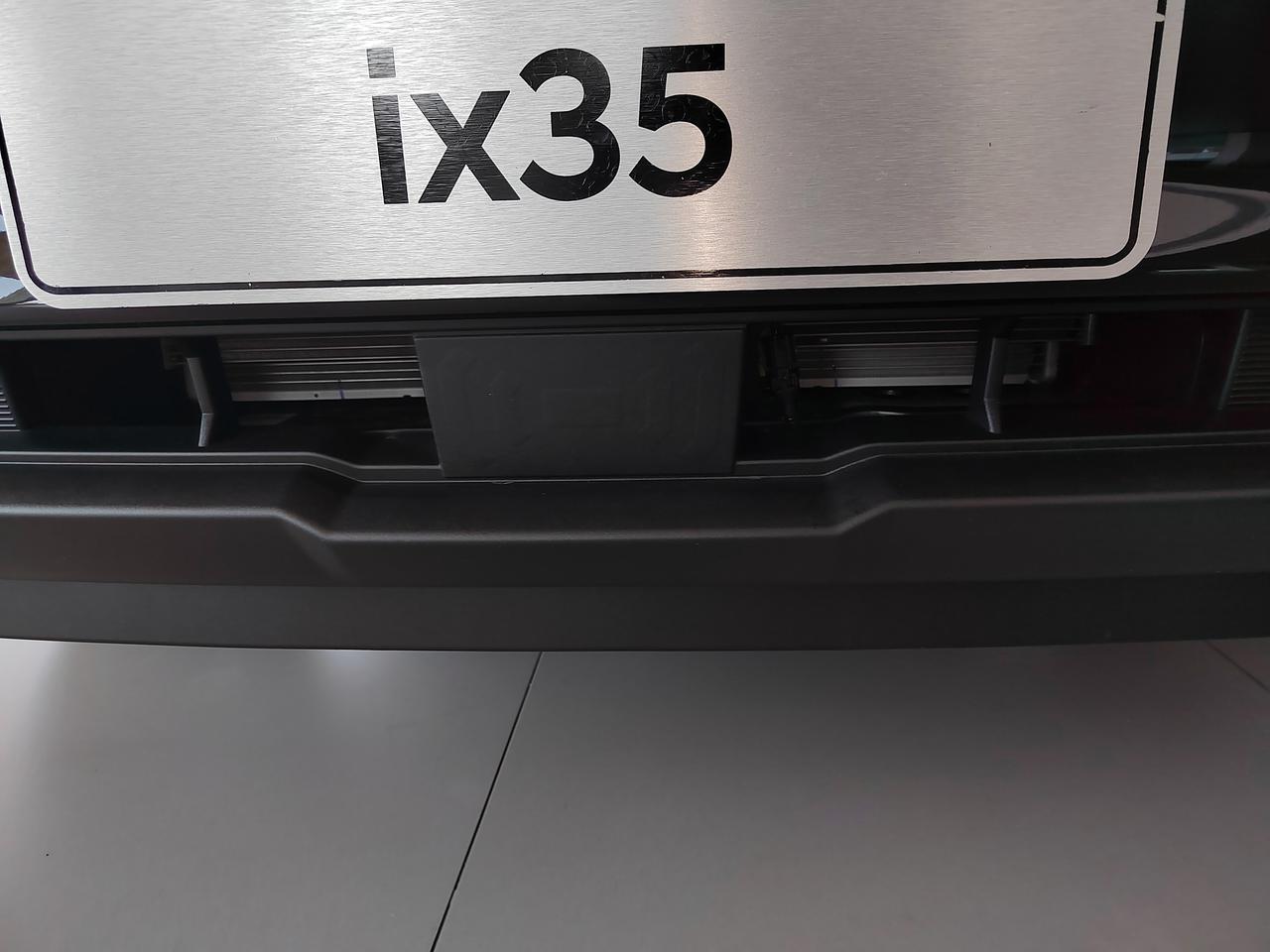 现代ix35 请问这下面两个孔是空的吗？