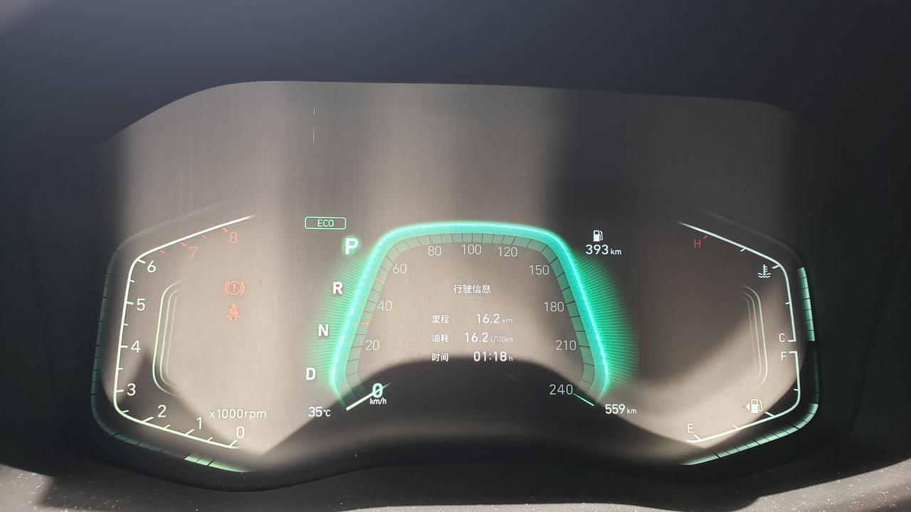 现代ix35 ix35 2.0l领先版新车 买了两周  深圳市区油耗动不动就16 高速8至9个左右 这个正常吗？本人也是