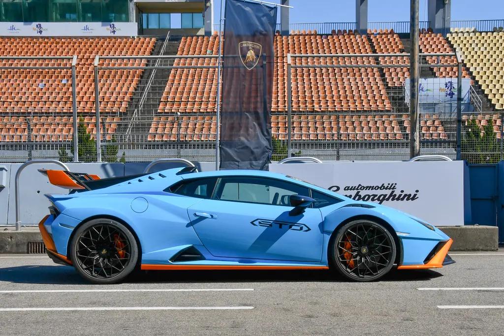 兰博基尼Huracán 买一台Huracan  STO 多少钱能落地? 开这个车一个月需要花多少钱，一年得花多少钱，如果