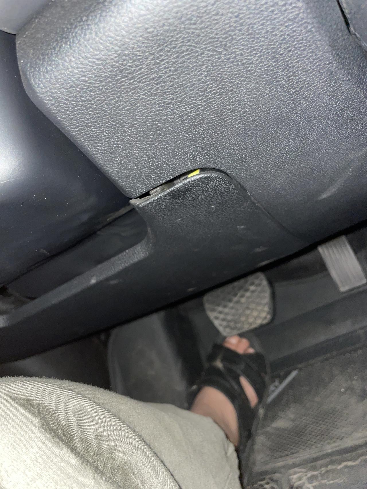 奇瑞瑞虎8 PLUS 问下你们方向盘下面这个地方空隙大不大？还是只有我的有？明显感觉没装单位～