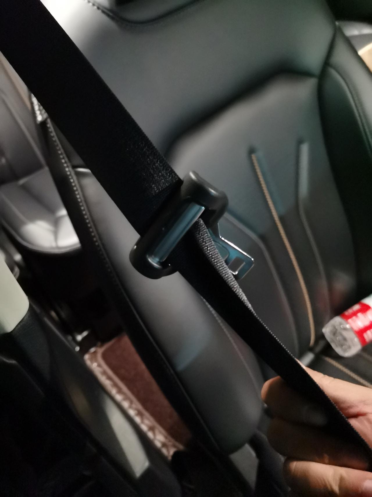 请问各位车友朋友们，空气空调滤芯什么牌子质量过硬，在四s换了一套八千公里都没有都报警了  想换个好的，然后就是汽油滤芯网