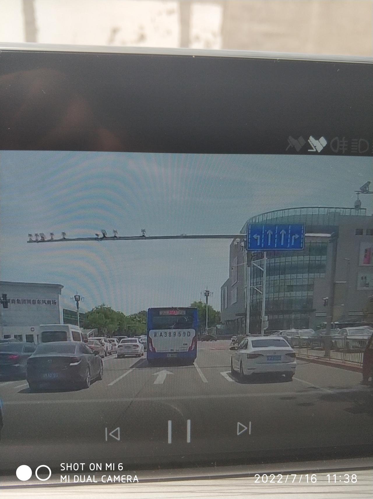 奇瑞瑞虎8 PLUS 行车记录仪的视频怎么能传到手机上？哪位大哥大姐知道！跟在公交后边闯了个红灯，蛋疼?