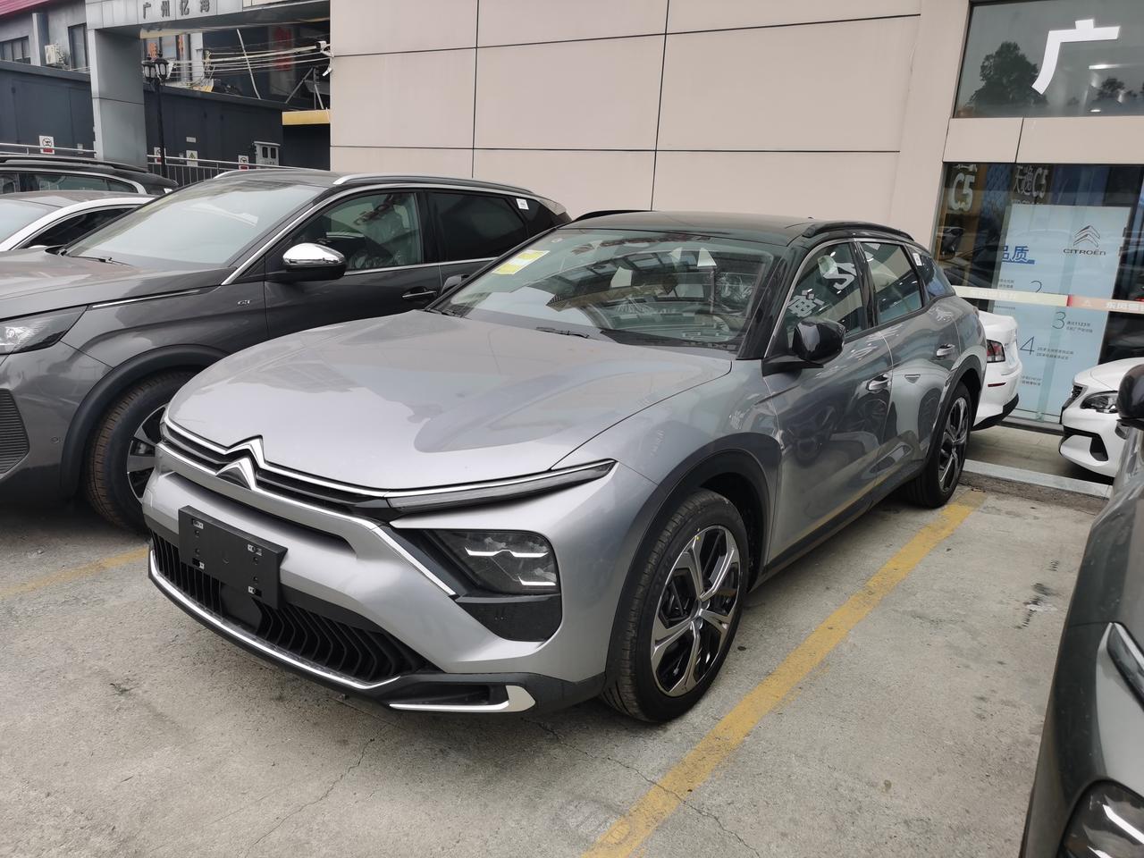 雪铁龙凡尔赛C5 X 今天去交款，下周提车，发现两个问题：1、法系车除了凡尔赛驾驶位没有眼镜盒，其他车型基本都有，后期还