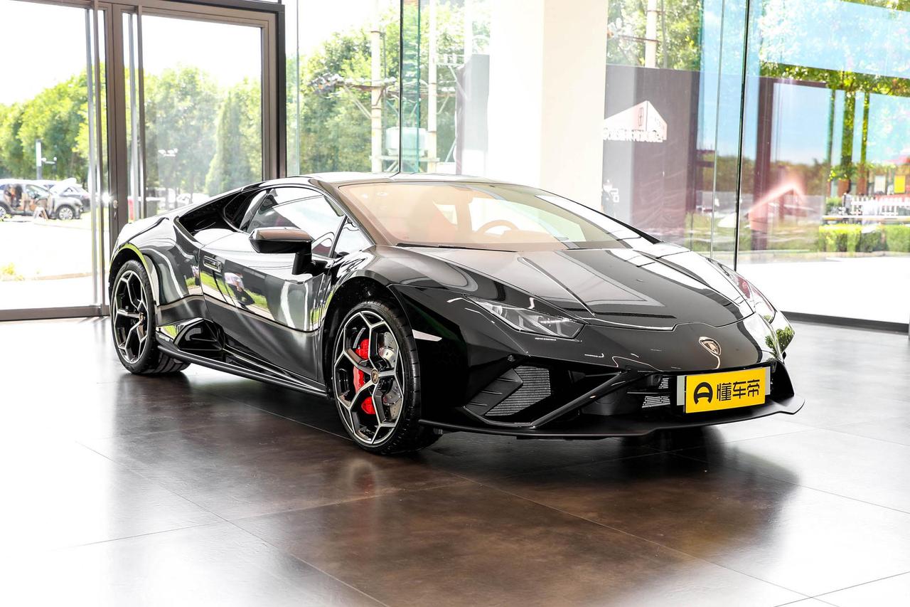 兰博基尼Huracán 请问240万到350万之间的跑车该怎么选，有专业解答吗，专业销售，车评人私我，今年交付定金。