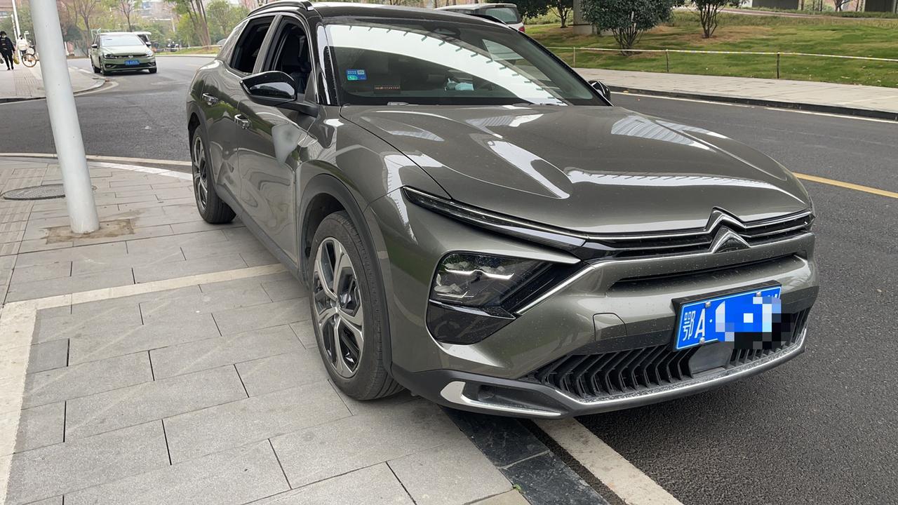 雪铁龙凡尔赛C5 X 每次保养多少公里啊，我问4s7500或者半年600元左右。可我问一个我修车的朋友说除了首保，后面都
