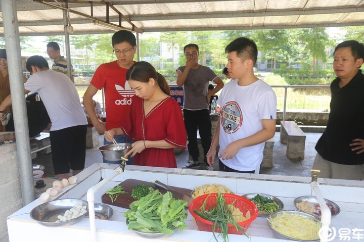 易车【东莞凌派车友会】相约广东惠州雷公峡野炊漂流，感受炎夏的清凉。