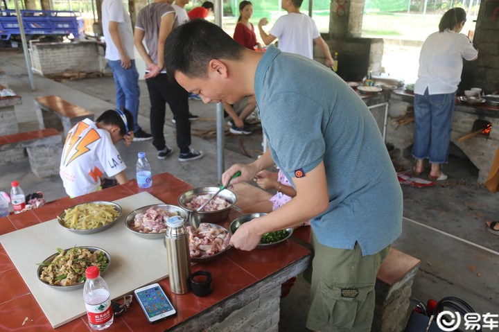 易车【东莞凌派车友会】相约广东惠州雷公峡野炊漂流，感受炎夏的清凉。