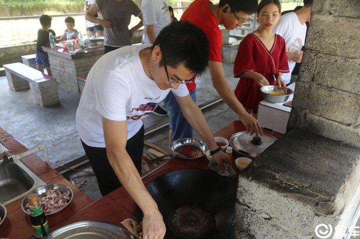 易车【东莞凌派车友会】相约广东惠州雷公峡野炊漂流，感受炎夏的清凉。