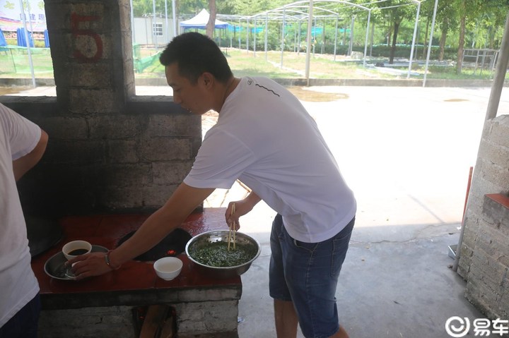 易车【东莞凌派车友会】相约广东惠州雷公峡野炊漂流，感受炎夏的清凉。