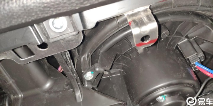给8大哥更换下空调滤芯