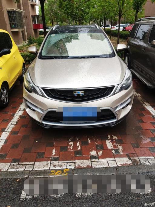 自己的车怎么看也看不够，帝豪GS除了颜值高 还有哪些优缺点？