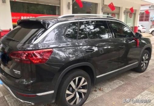 大众探岳提车作业，车主：落地23万，外观空间很满意，买它不后悔