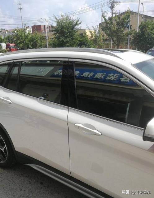本来买本田CRV，听了朋友的建议提了宝马X1：小了一点，可牌子大