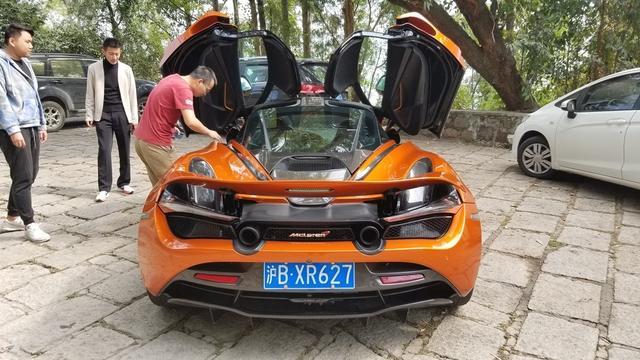 当了半年“键盘车神”后 我开上了迈凯伦720S