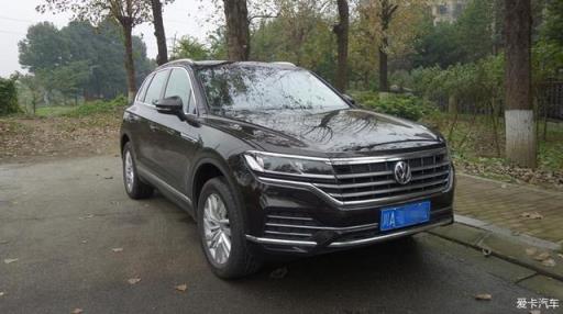 低调而不失奢华，途锐2.0T锐翼版提车，比买普拉多值？