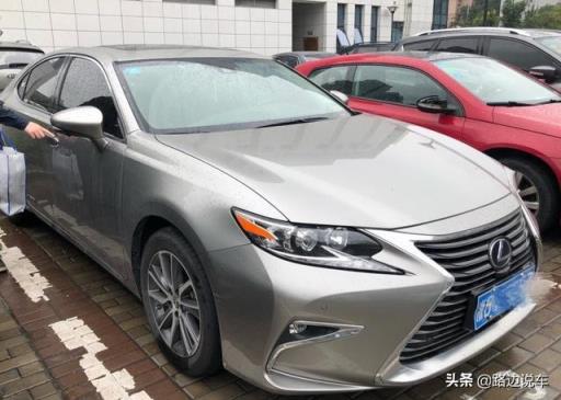 放弃宝马5系和奔驰E级，30岁小伙子的ES300h提车作业，真香