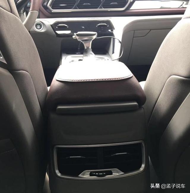 小康家庭的代步车，轴距2米7配钻石车标，开回家邻居认为值30万