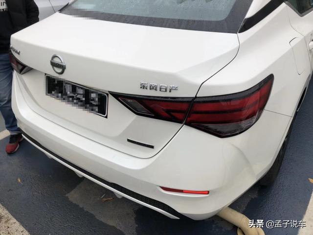 日产轩逸提车作业，车主：裸车12.1万，空间很满意