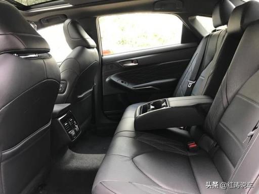 喜提丰田亚洲龙，车主说很像雷克萨斯，可网友们却说大嘴太丑