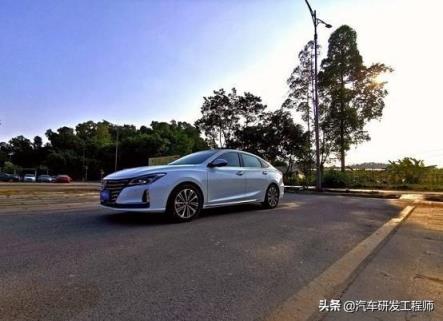 10万喜提中级轿车，前后独立悬挂、1.5T+爱信6AT，还看轩逸么？