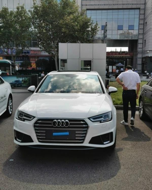 奥迪A4等了1个月，终于提车回家，落地30万