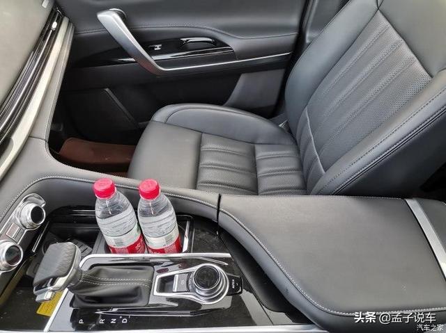 17.6万喜提长安CS95，用车5000公里，车主：朋友都说这车很大气