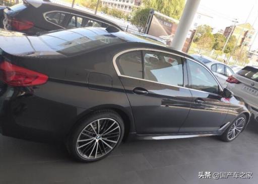 全国首台新宝马5系运动版提车，车主直言：ID7液晶仪表盘真香