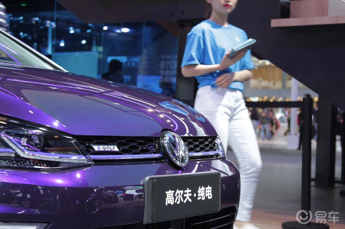 #自由自在高尔夫#车展中的情怀车