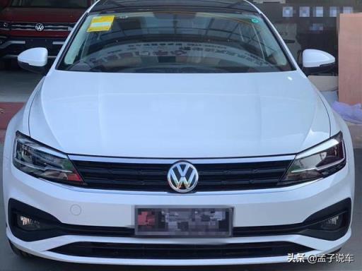 大众凌渡提车作业，车主：裸车才12.2万，1.4T油耗6.6L