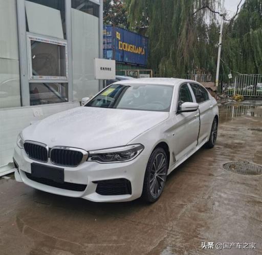 新宝马530LI行政版提车，内饰用料足，宝华音响和星空棚顶很给力