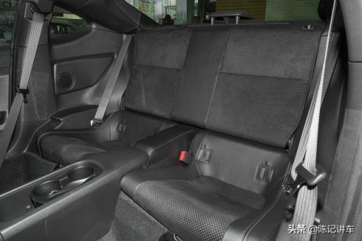 一时兴起花30万元买辆丰田86，开了一年最终不得不妥协卖了车