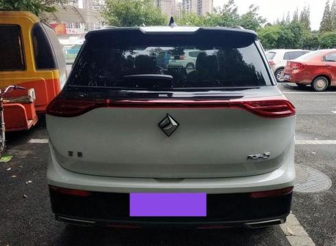 国内首款钻石车标的SUV，轴距2米7轮毂18英寸，90后赞不绝口