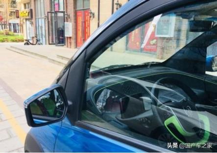 28岁老姐提了宝骏E100，造型漂亮、还好开，每个月养车不到100元