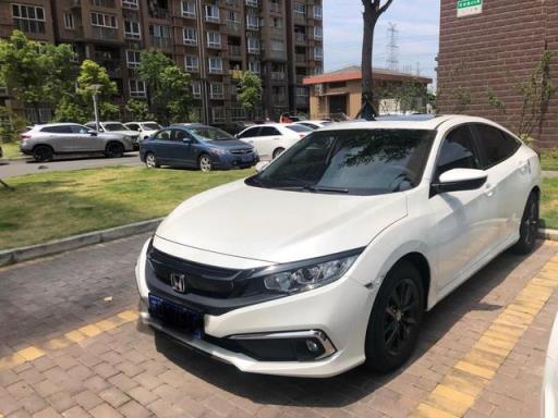 陪朋友去提红旗H5,看完实车之后我后悔选择了思域