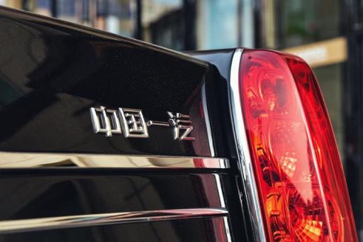 街头惊现红旗L5,征得车主同意简单体验一下